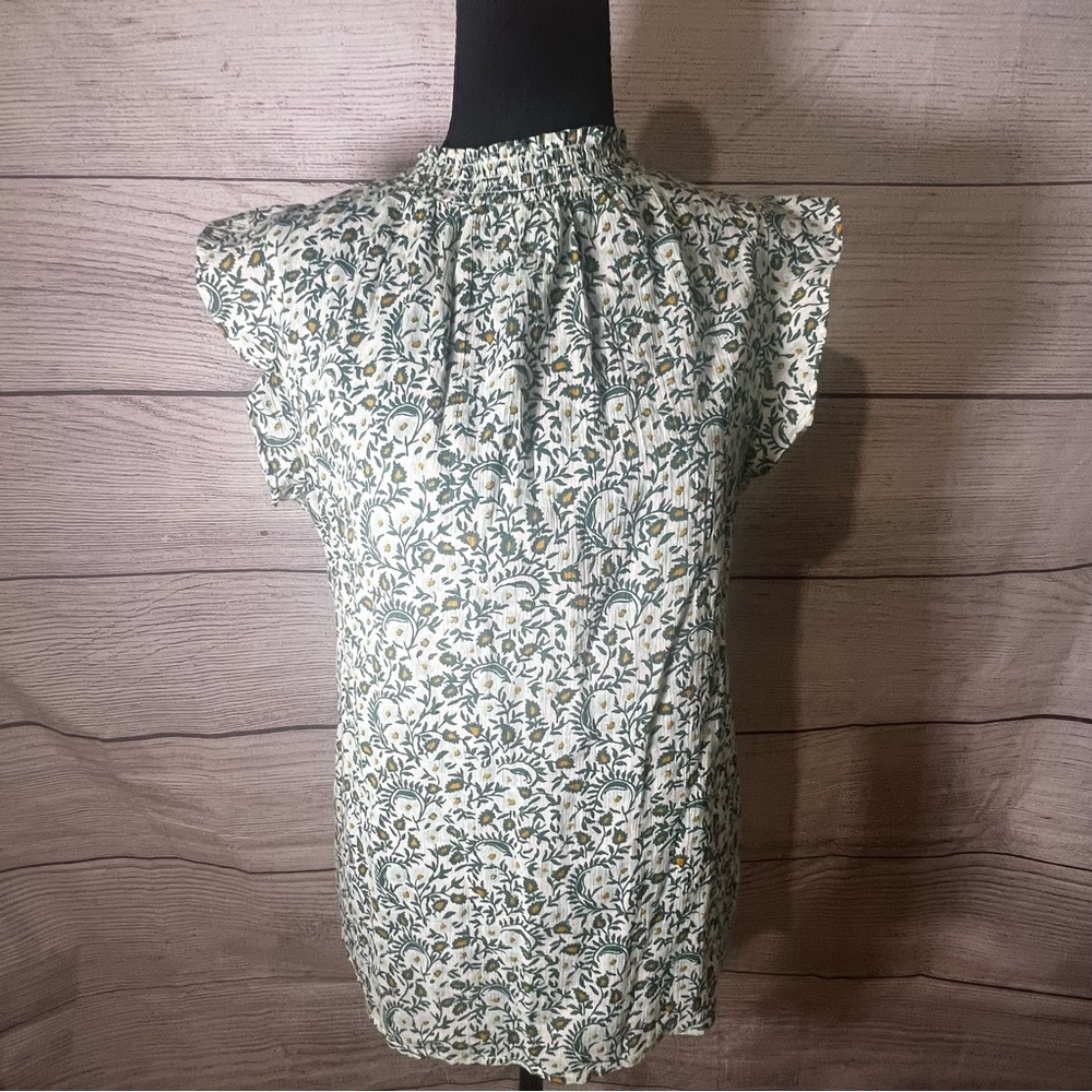 Retro top. Green floral blouse. Size medium. Old Navy